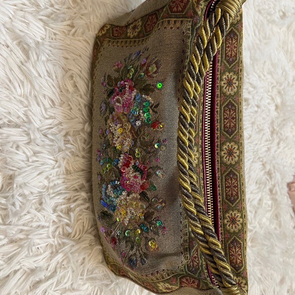 NWOT: Think Bee 🐝 Floral Embroidered Bag